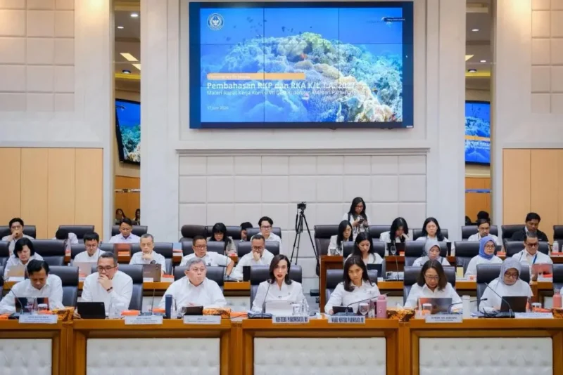 Menpar Widiyanti Putri Wardhana saat memaparkan RKP dan RKA Tahun 2027 dalam rapat kerja bersama Komisi VII DPR RI di Jakarta, Rabu (17/6). (Foto: Kemenpar)