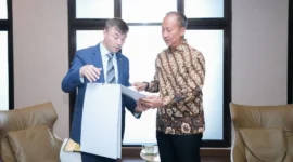 Menteri Perindustrian Agus Gumiwang Kartasasmita saat menerima kunjungan Duta Besar Federasi Rusia untuk Indonesia Sergei Gennadievich Tolchenov di Indonesia Alexander Masaltsev di Jakarta. (Foto: Kemenperin)