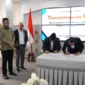 Wali Kota Padang Fadly Amran menyaksikan penandatanganan MoU Pembangunan Kawasan Wisata Terpadu Padang Sarai di Gedung Putih Rumah Dinas Wali Kota Padang, Kamis (11/6/2026). (Foto: Pemko Padang)