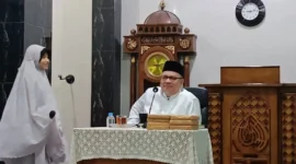 Ketua DPRD Sumbar Muhidi saat menghadiri peringatan 1 Muharam 1448 H di Masjid Darul Amanah, Batuang Taba Nan XX, Padang, Jumat (19/6/2026). (Foto: Ist)