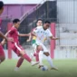 Pemain PSPP Padang Panjang berduel dengan pemain Sylva Kalteng 2-1. (Foto: Diskominfo Padang Panjang)