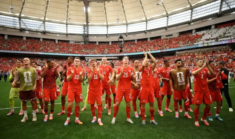 Para pemain Swiss memberikan apresiasi kepada para penggemar setelah kemenangan 2-1 atas Kanada dalam pertandingan Grup B Piala Dunia FIFA 2026. (Foto: FIFA.com)