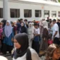 Para penumpang bersiap menaiki KA Pariaman Ekspres. (Foto: KAI Divre II Sumbar)