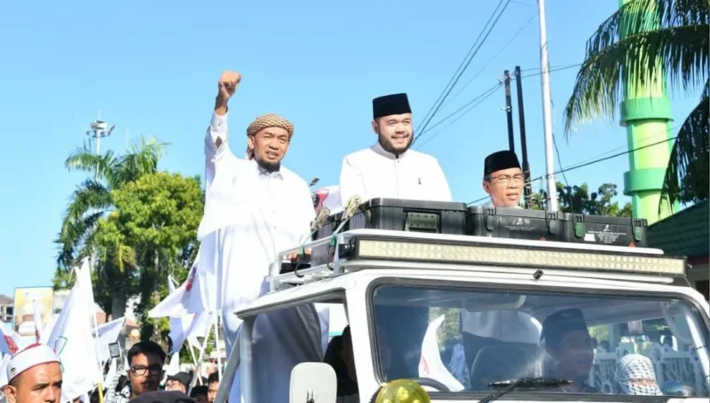 Wali Kota Padang Fadly Amran bersama Wakil Wali Kota Maigus Nasir mengikuti Parade Tauhid dalam rangka memperingati Tahun Baru Islam 1448 Hijriah, Selasa (16/6/2026) pagi. (Foto: Pemko Padang)