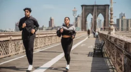 Ilustrasi pasangan sedang jogging bersama. (Foto: Pexels)