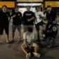 URC Tim Klewang Satreskrim Polresta Padang mengamankan seorang pria terduga pelaku curanmor. (Foto: Dok. Polresta Padang)