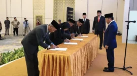 Sekretaris Jenderal Kemenag RI, Kamaruddin Amin melantik 258 Kepala KUA Aula HM Rasjidi, kantor layanan Kementerian Agama di Jakarta. (Foto: Ist/Kemenag)