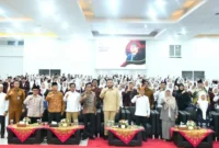 Wali Kota Padang Fadly Amran menghadiri kegiatan pembekalan dan pelepasan 2.530 mahasiswa KKN UIN-IB Padang 2026 di Aula Gedung J Kampus III UIN-IB Padang, Senin (15/6/2026). (Foto: Pemko Padang)