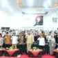 Wali Kota Padang Fadly Amran menghadiri kegiatan pembekalan dan pelepasan 2.530 mahasiswa KKN UIN-IB Padang 2026 di Aula Gedung J Kampus III UIN-IB Padang, Senin (15/6/2026). (Foto: Pemko Padang)
