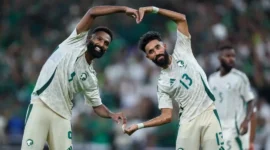 Pemain Arab Saudi melakukan selebrasi usai mencetak gol. (Foto: FIFA.com)