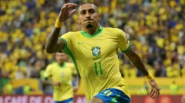 Pemain Brasil, Raphinha melakukan selebrasi usai mencetak gol. (Foto: FIFA.com)