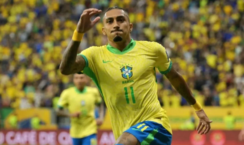 Pemain Brasil, Raphinha melakukan selebrasi usai mencetak gol. (Foto: FIFA.com)