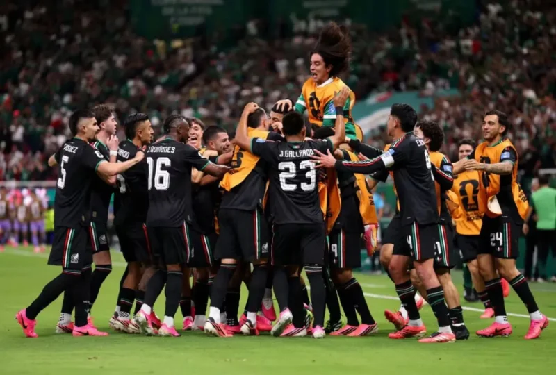 Pemain Meksiko saat merayakan gol ke gawang Korea Selatan. (Foto: FIFA.com)
