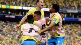 Selebrasi pemain Timnas Brasil usai mencetak gol ke gawang Jepang pada babak 32 besar Piala Dunia 2026. (Foto: FIFA.com)