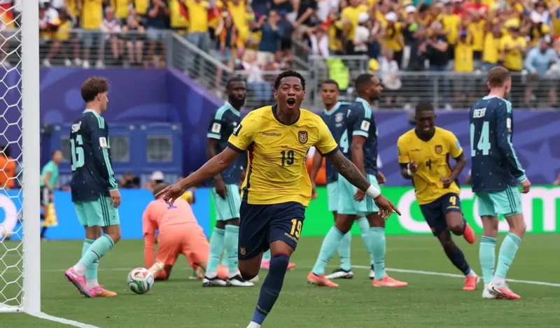 Pemain Timnas Ekuador melakukan selebrasi usai mencetak gol ke gawang Jerman pada laga terakhir Grup E Piala Dunia 2026. (Foto: FIFA.com)