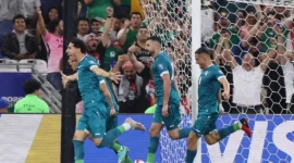 Para pemain Timnas Irak melakukan selebrasi usai membobol gawang lawan. (Foto: FIFA.com)