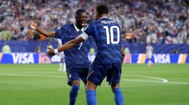 Pemain Timnas Prancis Ousmane Dembele dan Kylian Mbappe. (Foto: FIFA.com)