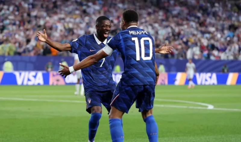 Pemain Timnas Prancis Ousmane Dembele dan Kylian Mbappe. (Foto: FIFA.com)