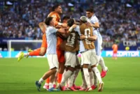 Pemain Timnas Uruguay merayakan gol ke gawang Arab Saudi. (Foto: FIFA.com)