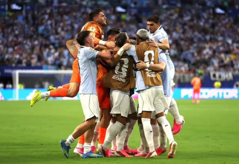 Pemain Timnas Uruguay merayakan gol ke gawang Arab Saudi. (Foto: FIFA.com)