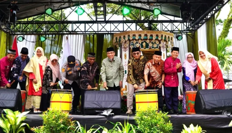Wakil Wali Kota Padang Maigus Nasir membuka MTQN ke-42 Tingkat Kecamatan Nanggalo di halaman Kantor Camat Nanggalo, Sabtu (20/6/2026). (Foto: Pemko Padang)