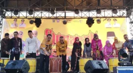 Pembukaan Festival budaya dan UMKM Sumarak Pasa Ekraf Pasbar 2026 di halaman Kantor Bupati Pasbar, Jumat (5/6). (Foto: Diskominfo Pasbar)