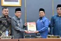 Pemko Padang menyampaikan Ranperda Pertanggungjawaban Pelaksanaan APBD 2025 kepada DPRD Padang dalam Rapat Paripurna, Sabtu (6/6/2026). (Foto: Pemko Padang)