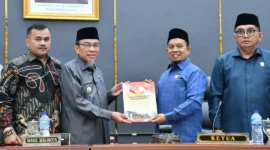 Pemko Padang menyampaikan Ranperda Pertanggungjawaban Pelaksanaan APBD 2025 kepada DPRD Padang dalam Rapat Paripurna, Sabtu (6/6/2026). (Foto: Pemko Padang)
