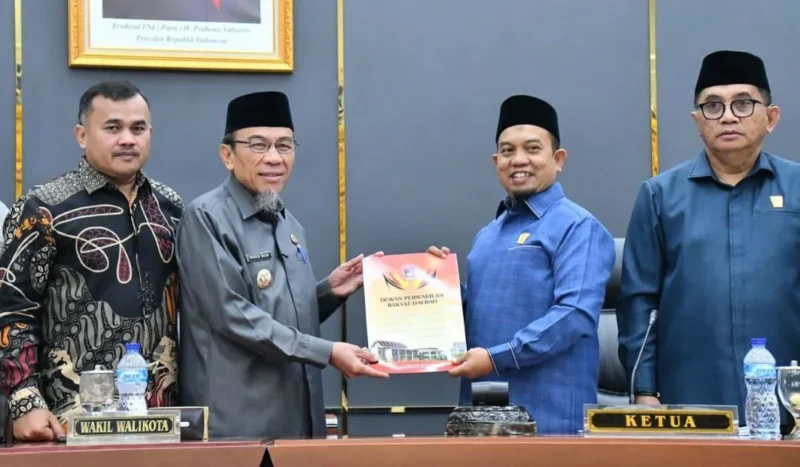 Pemko Padang menyampaikan Ranperda Pertanggungjawaban Pelaksanaan APBD 2025 kepada DPRD Padang dalam Rapat Paripurna, Sabtu (6/6/2026). (Foto: Pemko Padang)