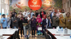 Wakil Wali Kota Padang Maigus Nasir menggelar temu ramah dengan KJRI Penang, Malaysia di Takana Nasi Padang Resto, Padang, Selasa malam (23/6/2026). (Foto: Pemko Padang) 
