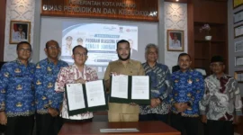 Penandatanganan kerja sama antara Pemko Padang dan Politeknik Kirana di Kantor Dinas Pendidikan dan Kebudayaan Kota Padang, Rabu (17/6/2026). (Foto: Diskominfo Padang)