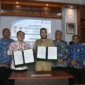 Penandatanganan kerja sama antara Pemko Padang dan Politeknik Kirana di Kantor Dinas Pendidikan dan Kebudayaan Kota Padang, Rabu (17/6/2026). (Foto: Diskominfo Padang)