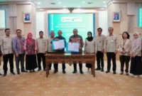 Penandatanganan MoU antara Koperasi Produsen Syariah Gambir Anam Koto Mandiri dengan ID FOOD di Kantor Kemenkop, Jakarta, Selasa (23/6). (Foto: Kemenkop)