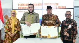 Penandatanganan nota kesepahaman antara Pemko Padang dengan Ombudsman RI di Gedung Putih Kediaman Resmi Wali Kota Padang, Kamis (11/6/2026). (Foto: Pemko Padang)