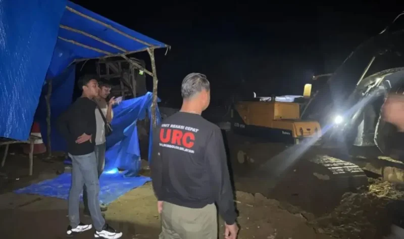 Satgas Anti Ilegal Mining Polres Solsel mengamankan satu ekskavator milik penambang emas liar di Jorong Jujutan, Sangir, Kamis (11/6/2026). (Dok: Polda Sumbar)