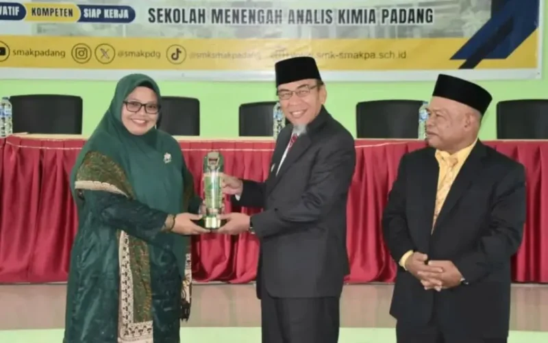 SMK SMAK Padang raih Penghargaan Stratifikasi UKS/M Tingkat Standar Kota Padang Tahun 2025. (Foto: Dok. SMK SMAK Padang)