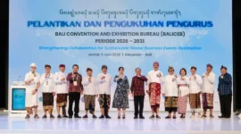 Wamenpar Ni Luh Puspa saat pelantikan pengurus BaliCEB periode 2026–2031 di The Meru, Sanur, Bali, Jumat (5/6/2026) malam. (Foto: Kemenpar)