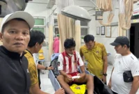 Penyerang PSP Padang Kaka Muhammad Seva saat menjalani perawatan di rumah sakit. (Foto: Ist)