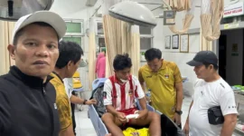 Penyerang PSP Padang Kaka Muhammad Seva saat menjalani perawatan di rumah sakit. (Foto: Ist)