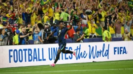 Penyerang Timnas Brasil Vinicius Junior melakukan selebrasi saat mencetak gol ke gawang Haiti. (Foto: FIFA.com)