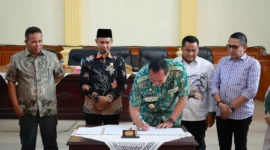 DPRD Kota Pariaman mengesahkan Ranperda tentang KTR menjadi Perda dalam rapat paripurna yang digelar, Sabtu (27/6). (Foto: Diskominfo Pariaman)