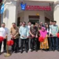 Menteri Ekraf, Teuku Riefky Harsya bersama pendiri sekaligus pemilik jaringan Restoran Sederhana, H. Bustamam saat peresmian Restoran Sederhana Singapura di kawasan Kampong Glam, Singapura, Minggu (14/6/2026). (Foto: Kementerian Ekraf)