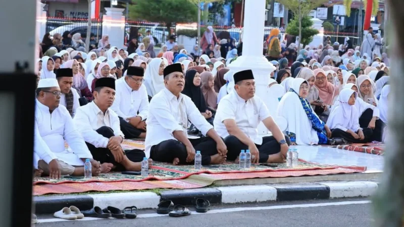 Pemko Pariaman menggelar peringatan Tahun Baru Islam 1 Muharram 1448 H di halaman Balai Kota Pariaman, Selasa (16/6/2026). (Foto: Diskominfo Pariaman)