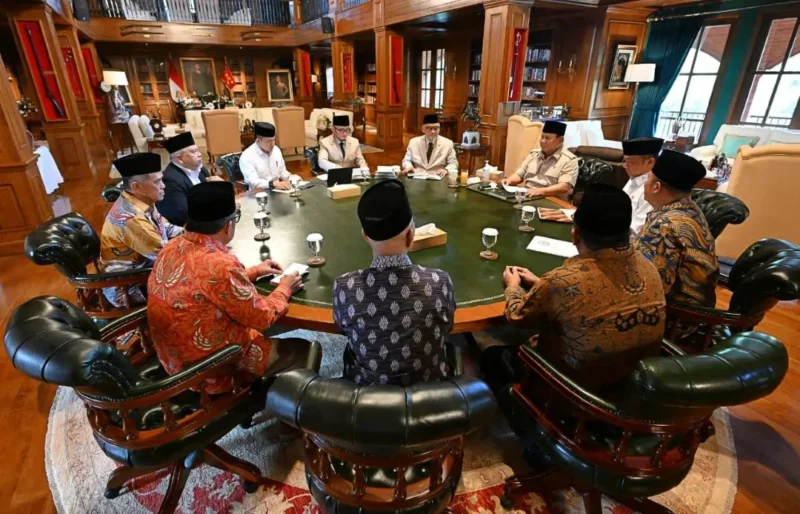 Presiden Prabowo menerima pimpinan DPR RI, Tim Pengawas Haji, serta jajaran Kemenhaj di Hambalang, Bogor, Jawa Barat, Rabu (17/6/2026). (Foto: Kemenhaj)