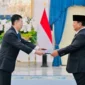 Presiden Prabowo Subianto menerima surat kepercayaan dari sembilan duta besar luar biasa dan berkuasa penuh negara sahabat di Istana Merdeka, Jakarta, Selasa (9/6/2026). (Foto: BPMI Setpres)