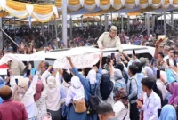 Kedatangan Presiden Prabowo disambut antusias oleh ribuan peserta yang memadati lokasi acara PENAS Petani dan Nelayan XVII 2026 di Sport Center Limboto, Kabupaten Gorontalo, Rabu (24/6/2026). (Foto: BPMI Setpres)