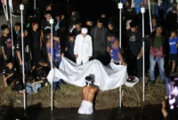 Prosesi Maambiak Tanah mengawali rangkaian Pesona Hoyak Tabuik Piaman 2026, Selasa (16/6/2026). (Foto: Diskominfo Pariaman)