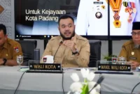 Wali Kota Padang Fadly Amran memimpin Rakor dan Sinkronisasi Perubahan Perda Kota Padang Nomor 1 Tahun 2024 di Gedung Putih Rumah Dinas Wali Kota Padang, Senin (22/6/2026). (Foto: Pemko Padang)