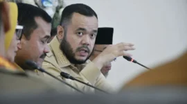 Wali Kota Padang Fadly Amran memimpin rapat HJK Padang ke-357 di Rumah Dinas Wali Kota Padang, Senin (22/6/2026). (Foto: Pemko Padang)