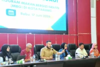 Wali Kota Padang Fadly Amran memimpin Rapat Evaluasi Pelaksanaan Program MBG di Aula Bagindo Aziz Chan, Balai Kota Aie Pacah, Rabu (17/6/2026). (Foto: Pemko Padang)